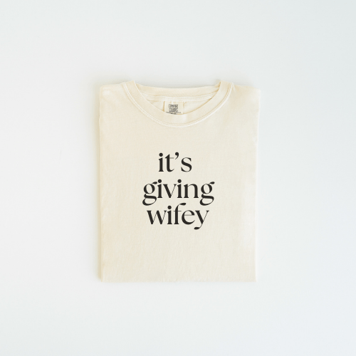 It’s Giving Wifey Tee | Bride to Be Shirt | Engagement Gift | Bridal Shower Outfit